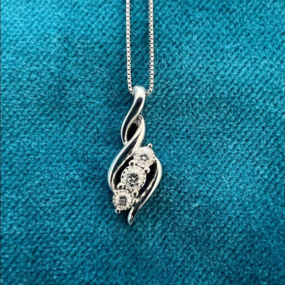 Kay Jewelers Jewelry Kay Jewelers K Gold 3 Stone Diamond Pendant